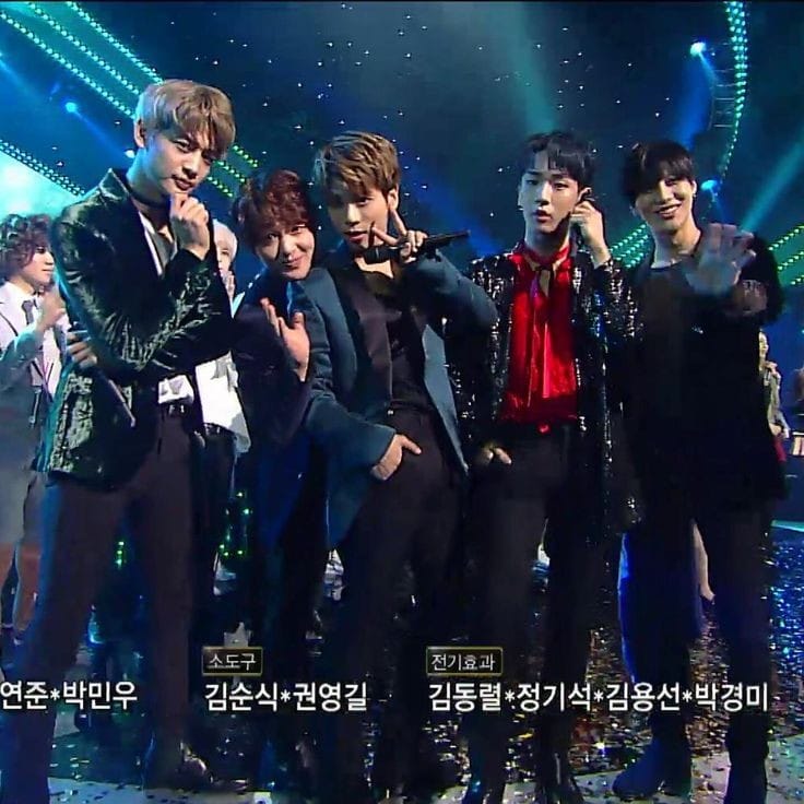 SHINee Stage Performance