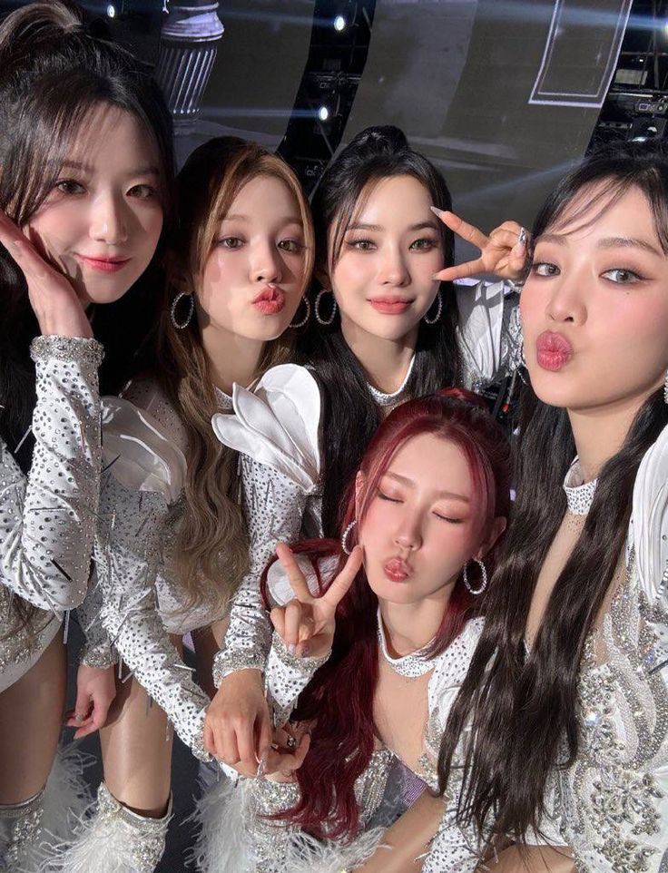 (G)I-DLE members posing for Super Lady album concept photo