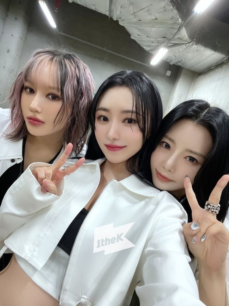 Siyeon Sua Jiu Trio