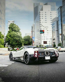 Pagani Zonda F Cityscape