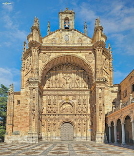 Elaborate Plateresque stone facade of a Spanish convent with detailed carvings and arched entrance