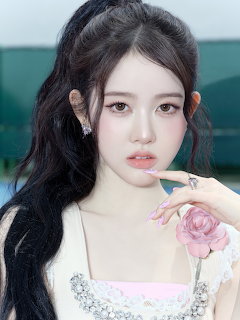 Sieun Portrait Rose