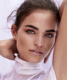 Robin Holzken Portrait