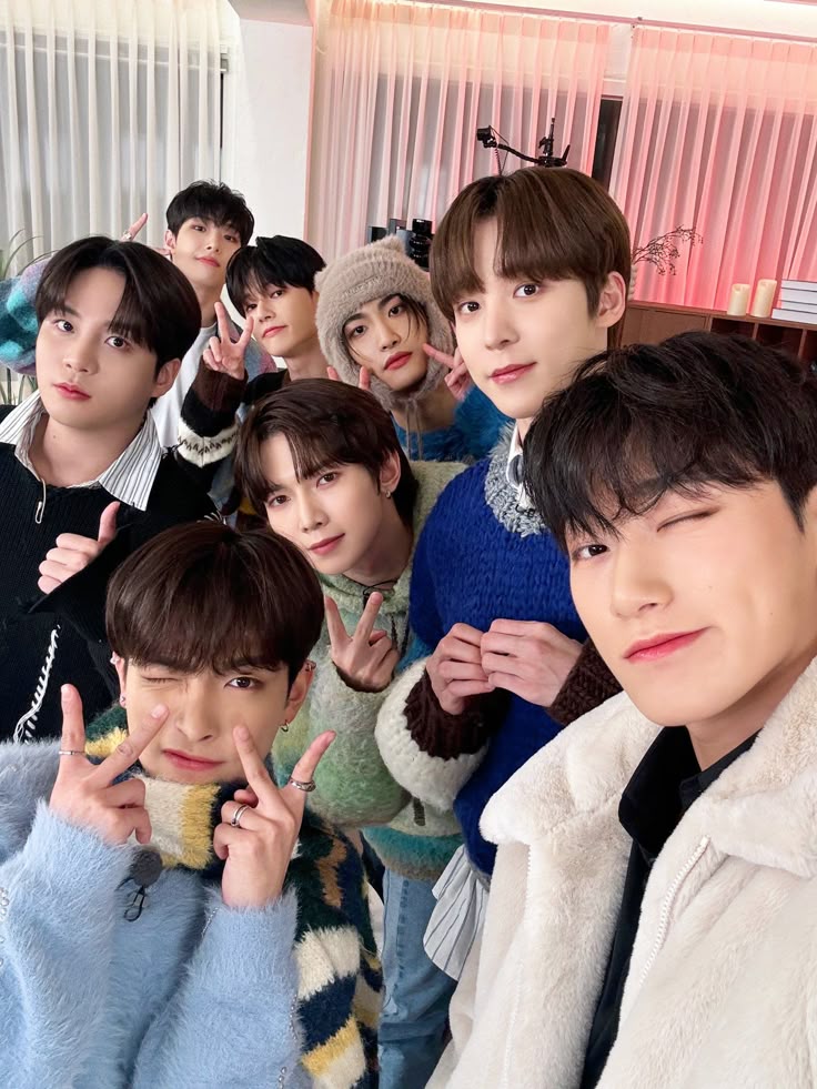 ATEEZ Group Portrait