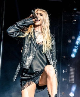 Taylor Momsen Singing