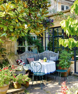 Cozy Garden Courtyard Patio