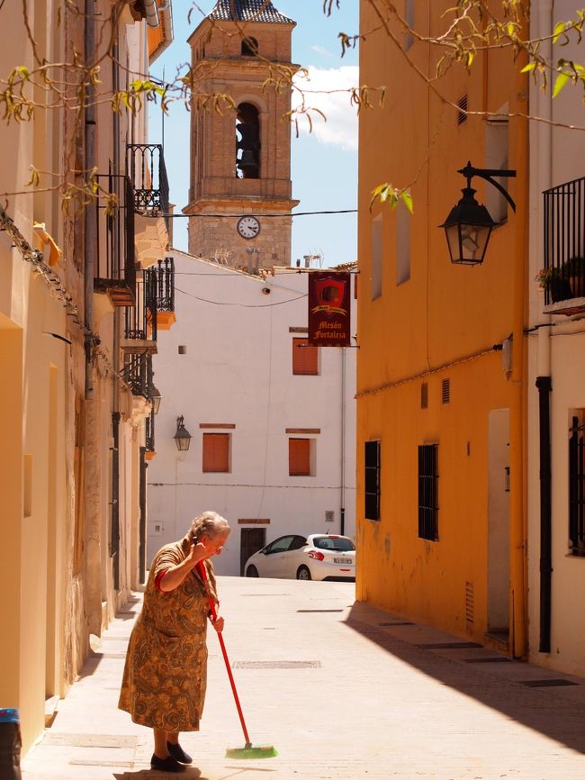 Valencia Street Scene