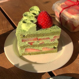 Matcha Strawberry Cake