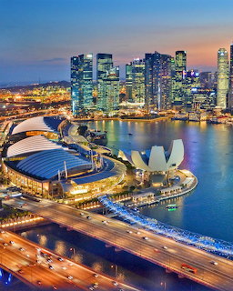 Singapore Marina Bay skyline at dusk with ArtScience Museum, Esplanade, and glowing skyscrapers