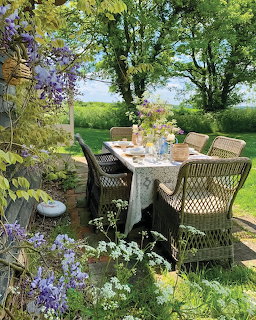 Garden Dining Table Setting