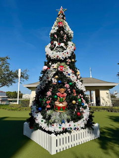 Decorated Outdoor Christmas Tree