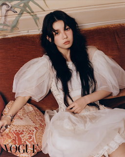 Illit Moka Vogue Portrait