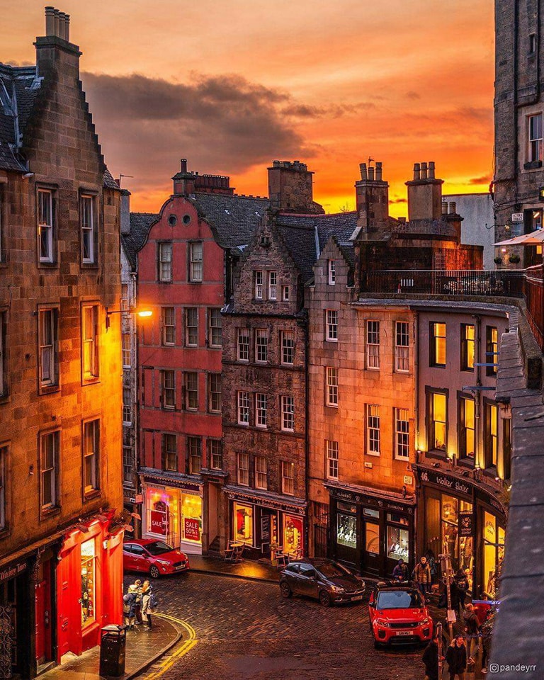 Historic stone buildings and rooftops in Edinburgh Old Town