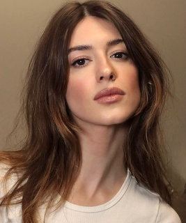 Daisy Edgar-Jones Portrait