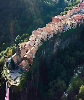 Castellfollit de la Roca Village