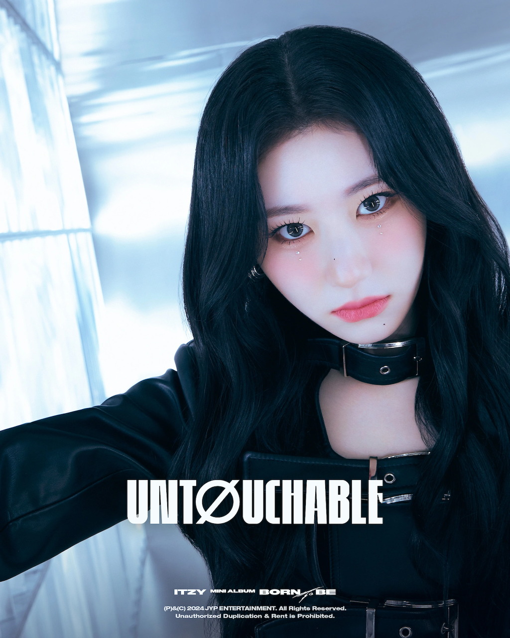ITZY member Chaeryeong posing in stylish outfit for Untouchable concept