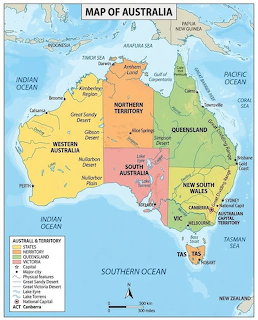 Political map of Australia with states and territories in different colors, surrounded by Indian and Pacific Oceans