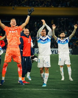 Universidad Católica soccer players waving on the field after a match