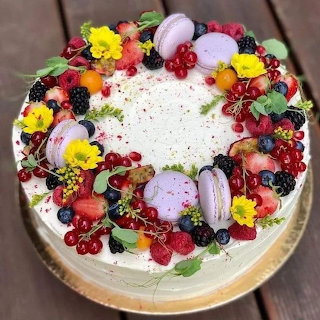 Berry Macaron Cake