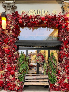 Garda Restaurant Christmas Entrance