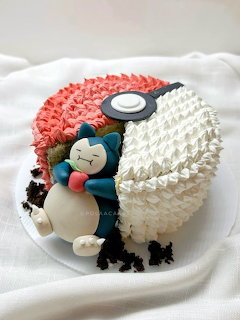 Snorlax Pokeball Cake