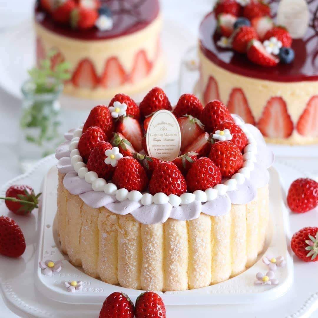 Strawberry Cream Cake
