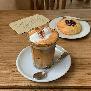 Einspänner Coffee and Biscuit