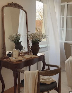 Vintage Vanity Table