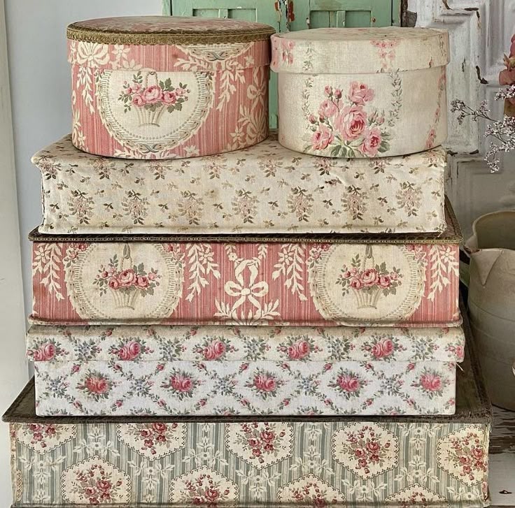 Vintage Floral Hat Boxes